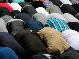 muslims-praying-AP